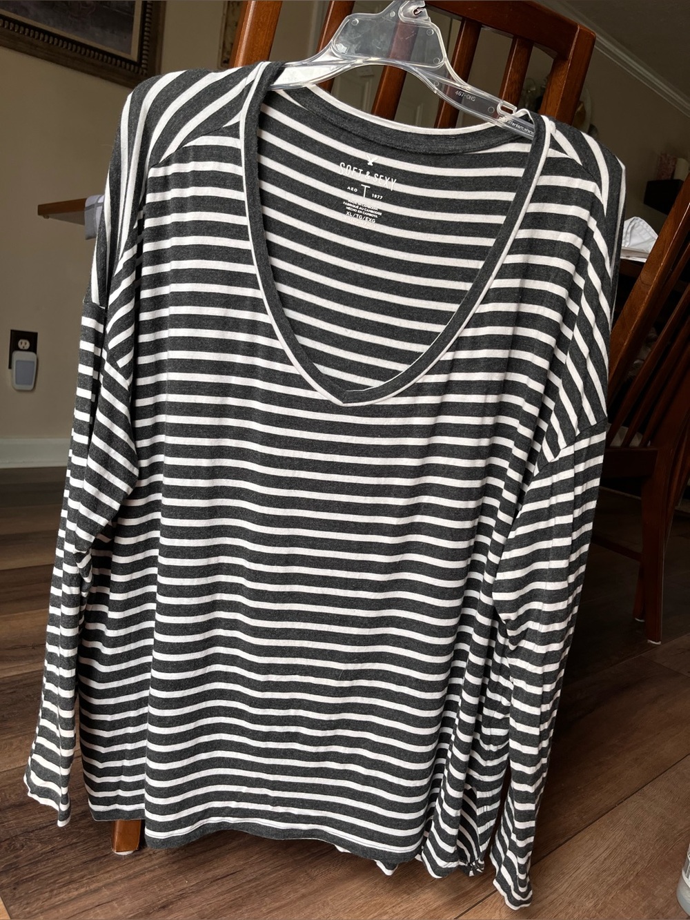 American Eagle Soft&Sexy
Grey /White Oversized Drop Shoulder long sleeve Shirt!